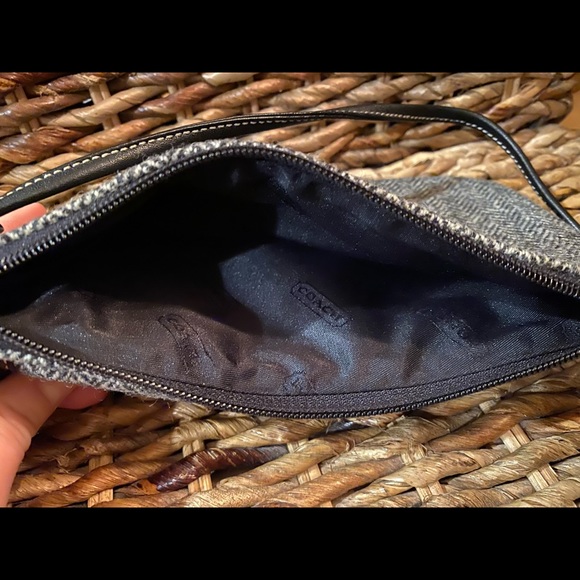 Black & grey herringbone patterned Coach wristlet - Picture 2 of 2